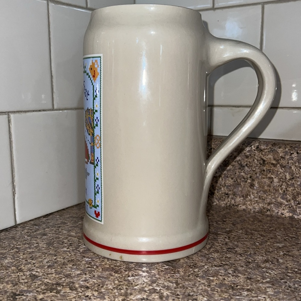 Oktoberfest Munchen 2011 Beer Stein - Picture 2 of 7